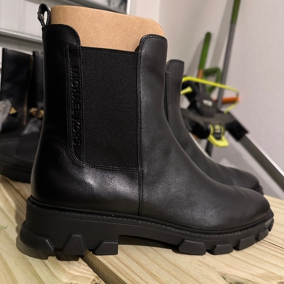 Michael Kors | Ridley Leather Ankle Boot - Picture 3 of 3